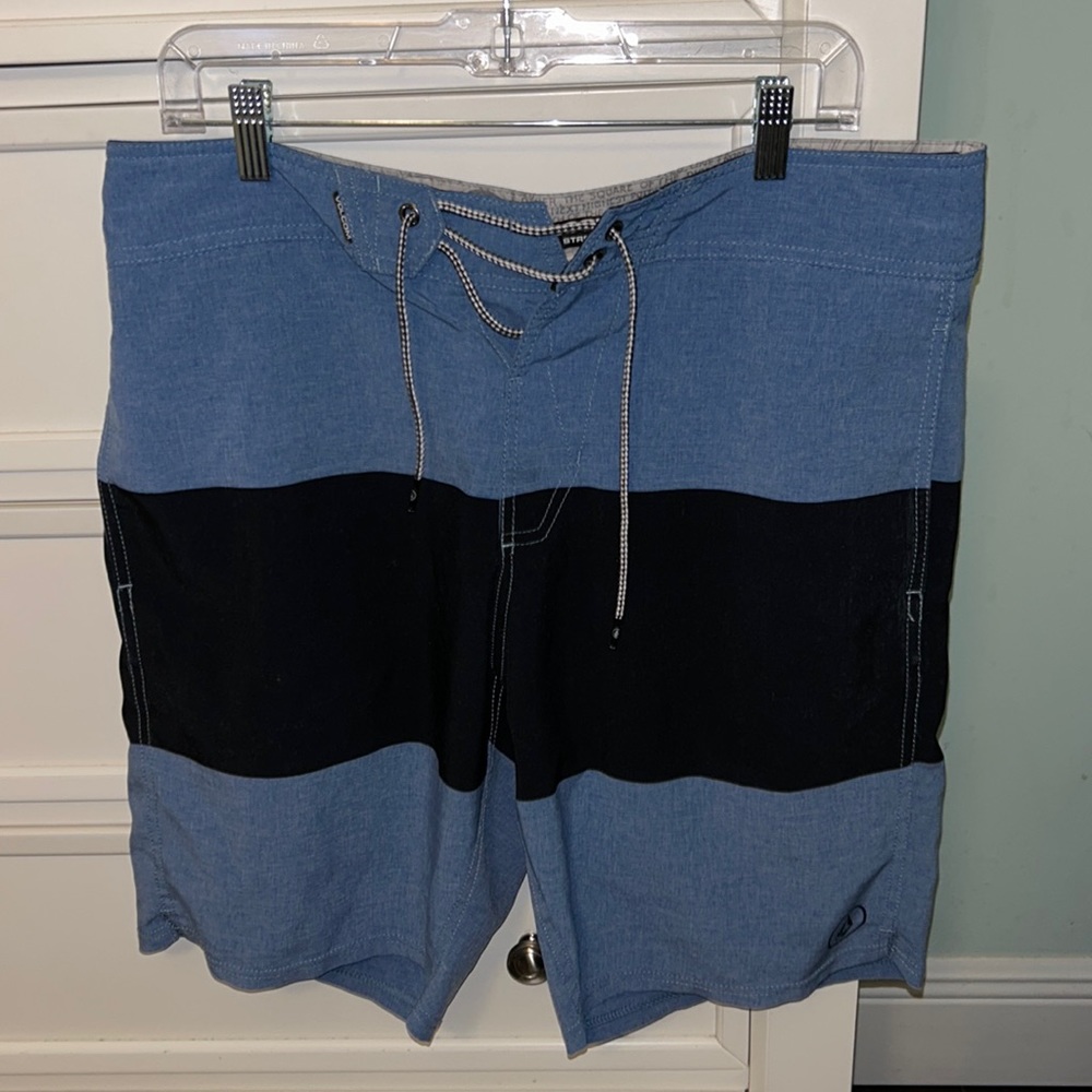 Men’s Volcom board shorts